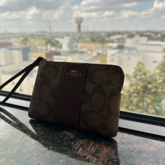 COACH wrist wallet - Picture 2 of 4